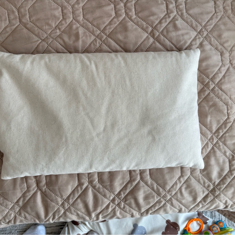 NWOT Maovic Toddler Pillow